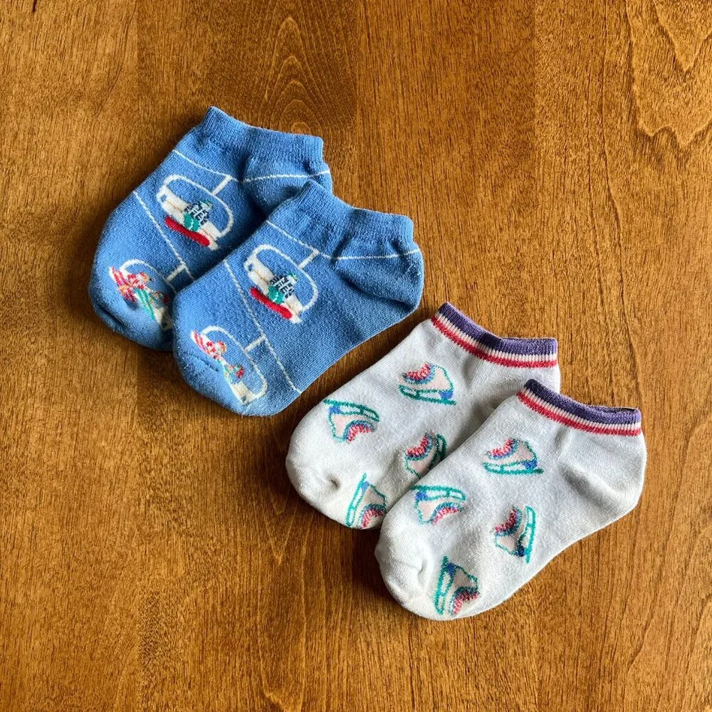 Old Navy skates and ski socks *free in bundle*